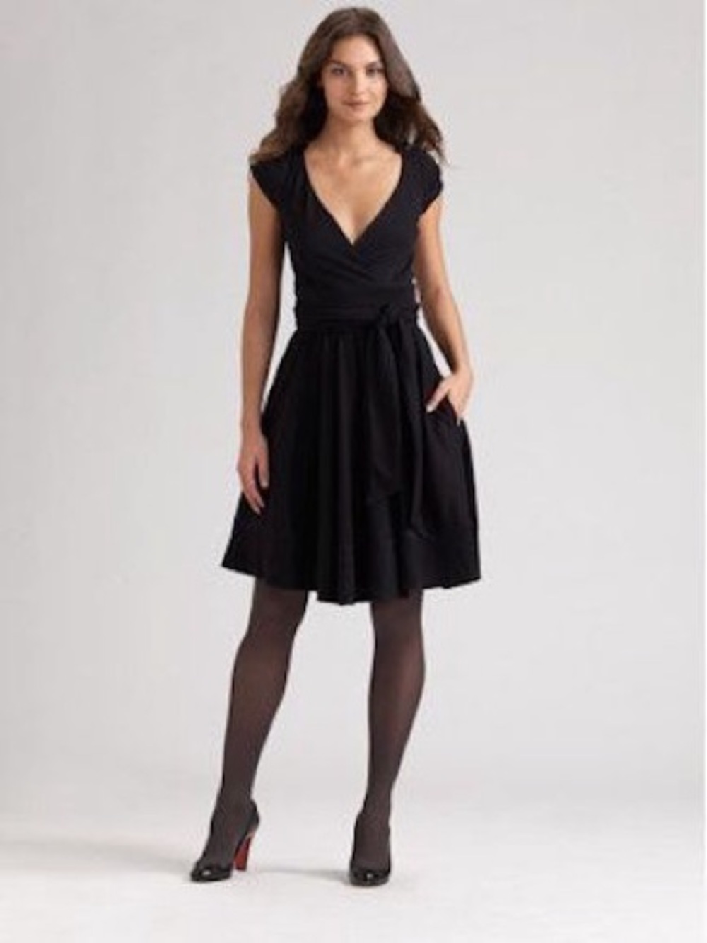 Diane Von Furstenburg 2 wrap dress 100% wool black silk mini pockets classic vtg